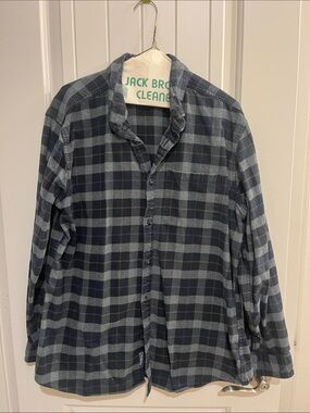 Eddie Bauer Black & Gray Plaid Long-Sleeve Button-Down Shirt